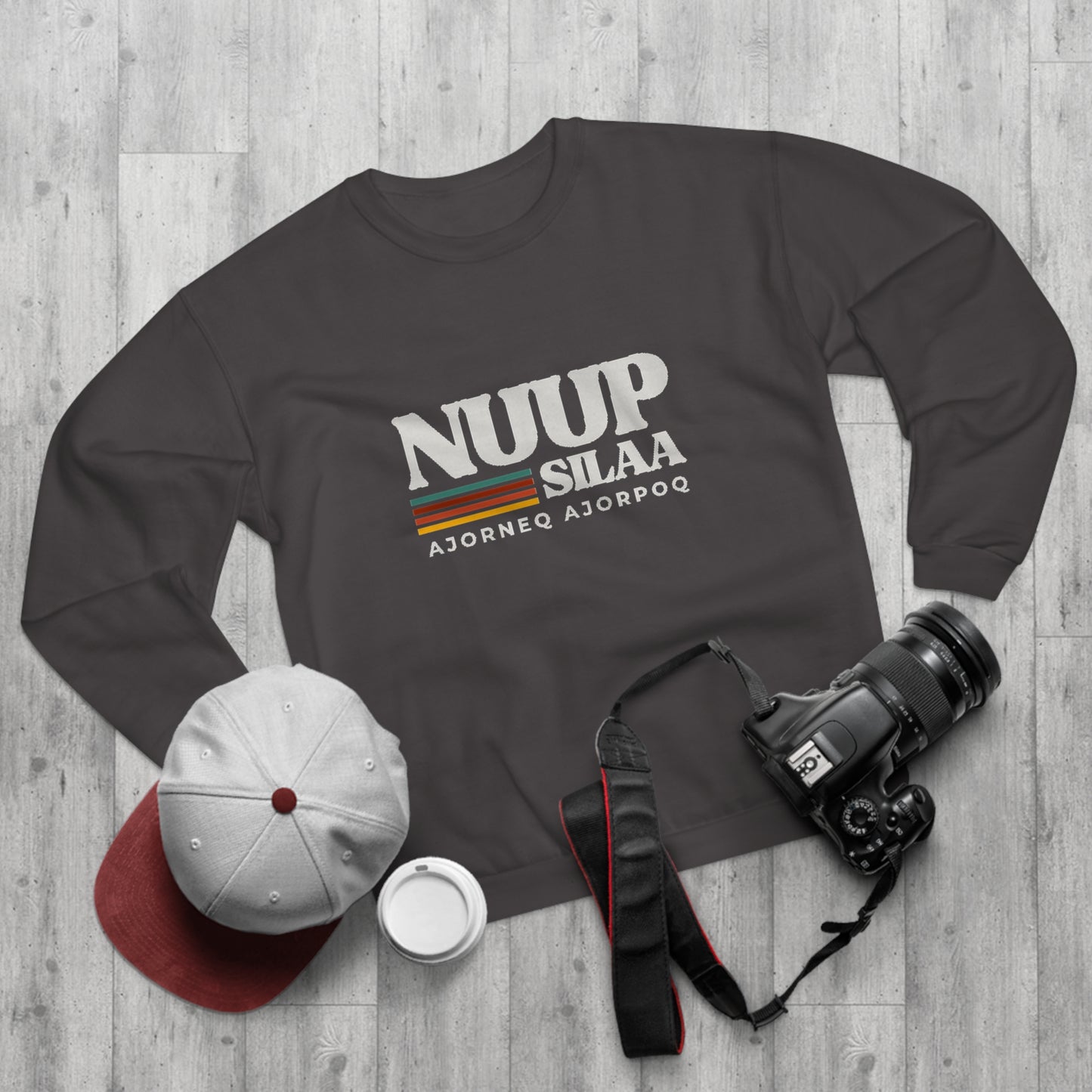 "Nuup silaa ajorneq ajorpoq" Sweatshirt i retro stil
