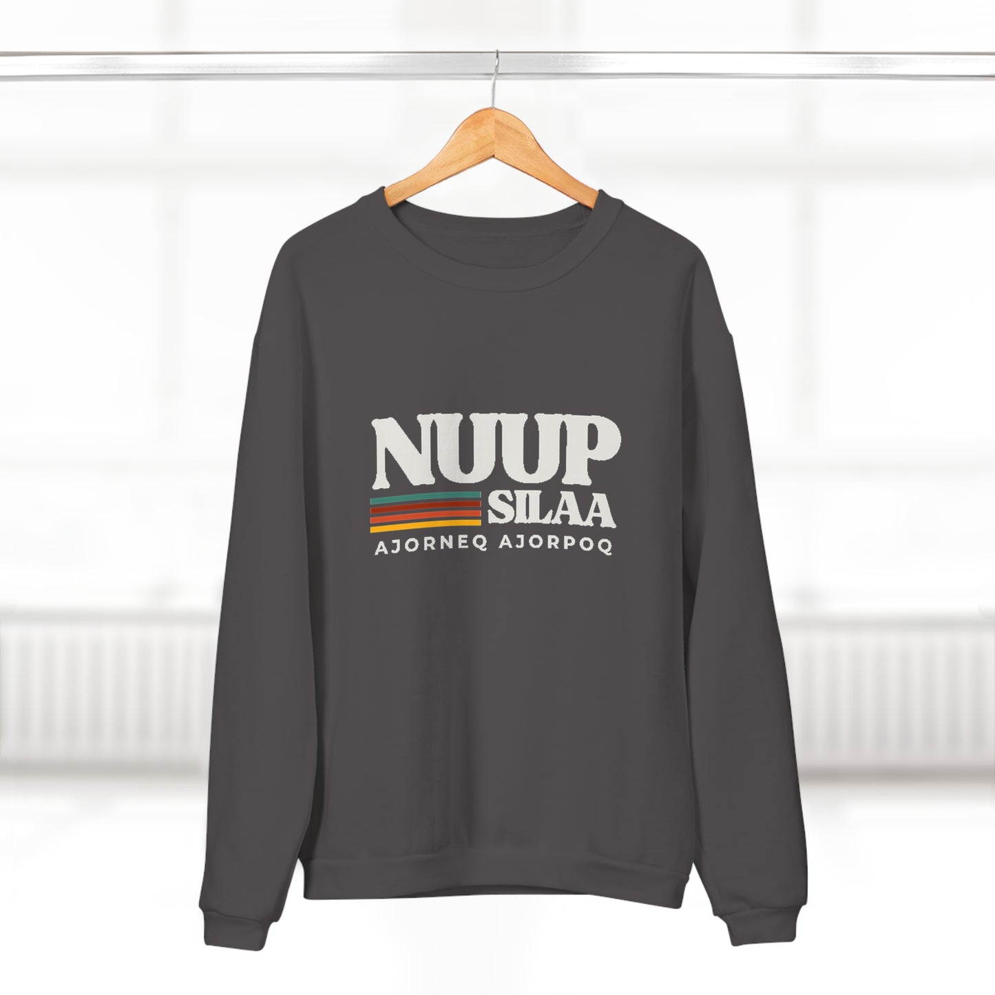 "Nuup silaa ajorneq ajorpoq" Sweatshirt i retro stil